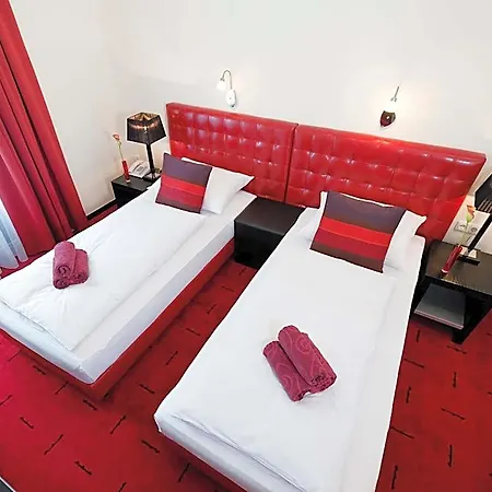 فندق Esplanade 3*